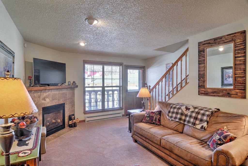 Red River Home With 2 Balconies - 1 Block To Main St! - thumb 3