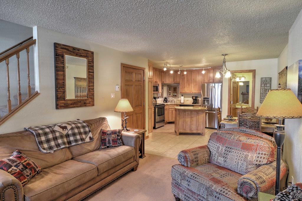 Red River Home With 2 Balconies - 1 Block To Main St! - thumb 0