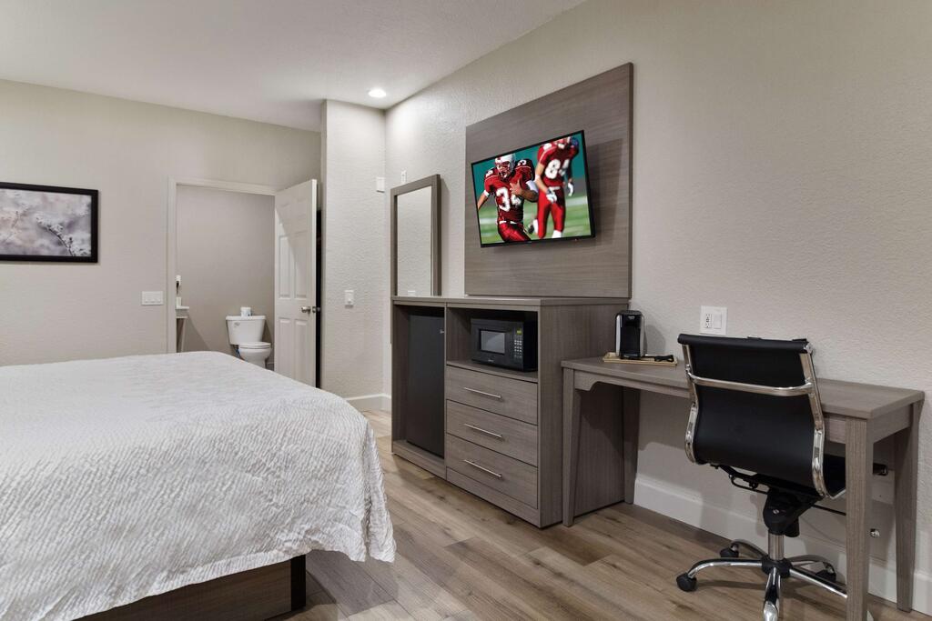 Red Roof Inn PLUS + Galveston - Beachfront - thumb 2