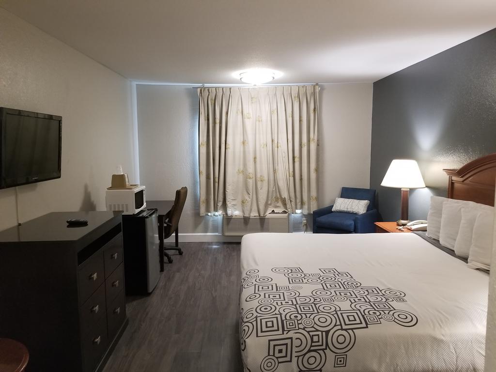 Regency Inn & Suites - thumb 2