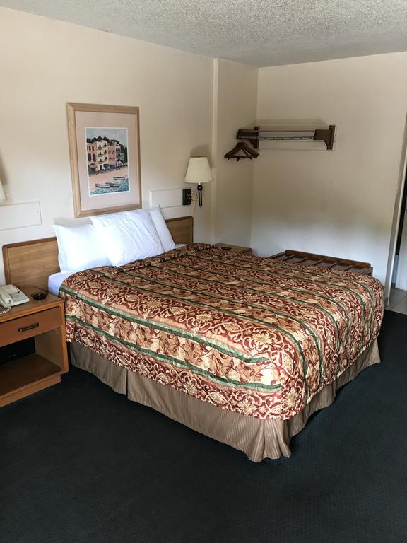 Regency Inn Jewett - thumb 0