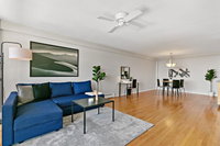 Relaxing 2-Bedroom Home in Oak Park Near Downtown Hotels Santiago