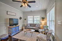 Renovated Family Cottage 1Mi to Main St Shops Tourism Bookings