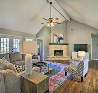 Renovated Home Nestled on Cibolo Creek with Fire Pit - Tourism Bookings