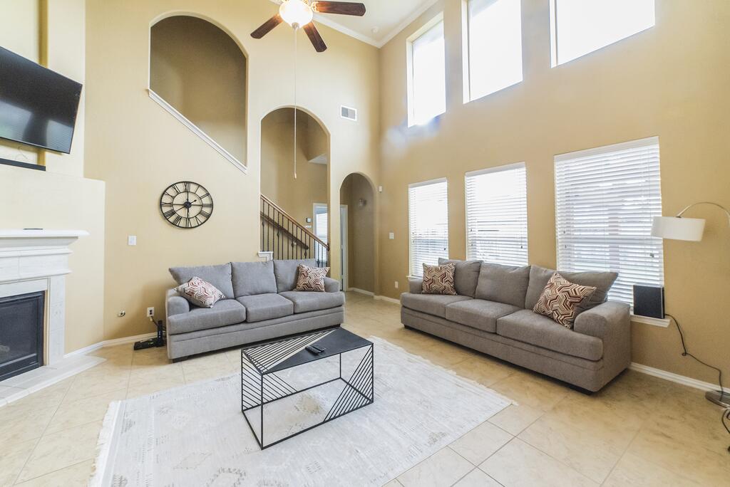 Renovated Richmond Roost-Shuffleboard & Espresso - thumb 0