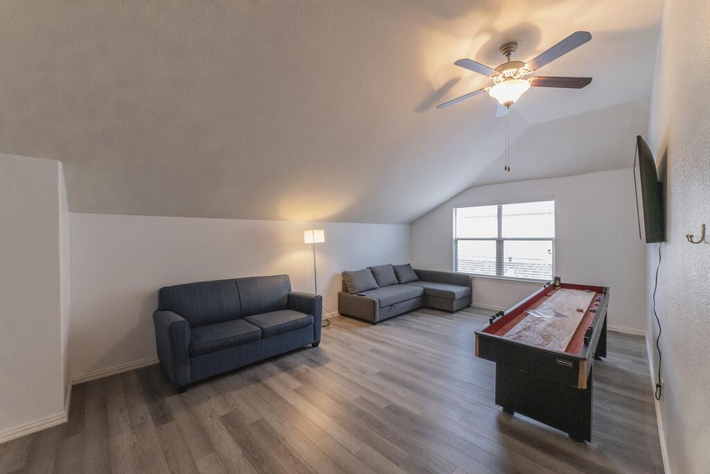 Renovated Richmond Roost-Shuffleboard & Espresso - thumb 1