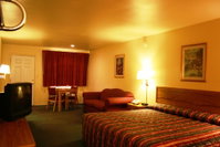 Riata Inn - Crystal City Tourism Bookings