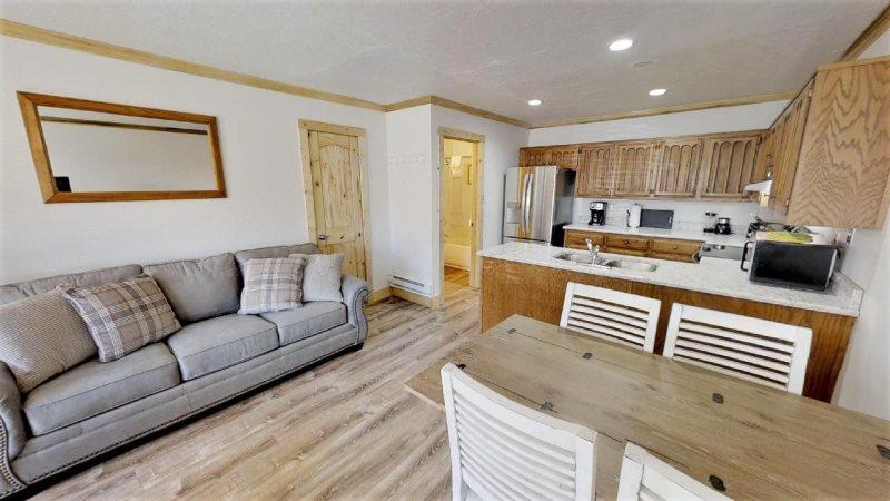 Riverbend_Townhouse_03_STUDIO - thumb 2