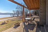 Riverfront Derby Home - Hot Tub  Patio Tourism Bookings