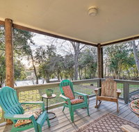 Riverfront House with Deck 7 Mi to San Marcos - USA Accommodation