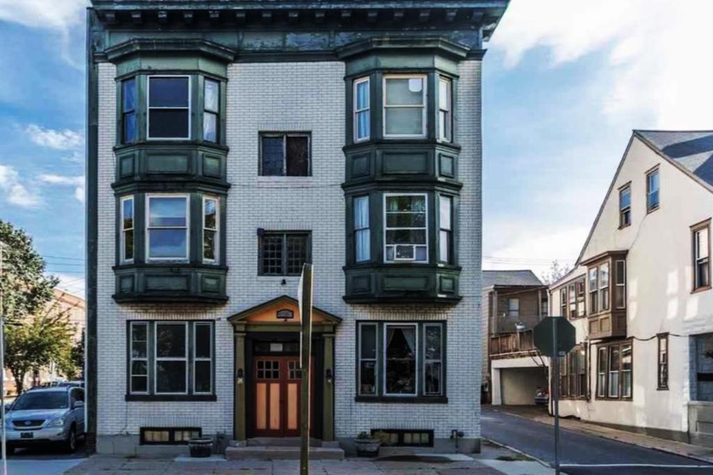 Riverfront Penthouse Suite In Midtown Harrisburg Near Hershey - thumb 1