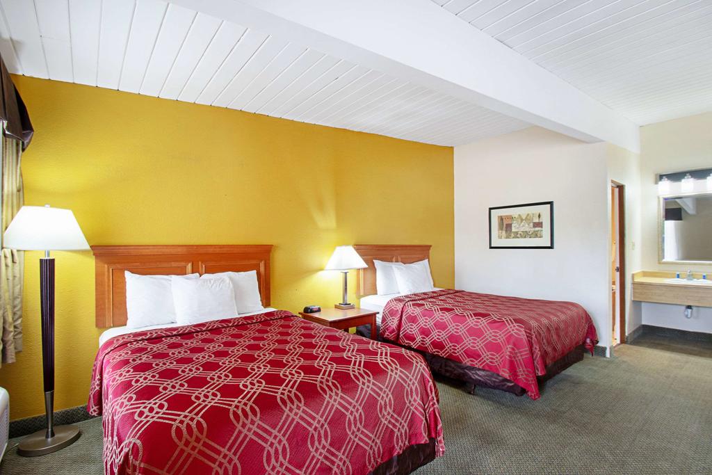 Rodeway Inn - thumb 1