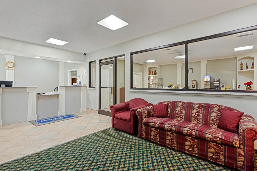 Rodeway Inn - thumb 2