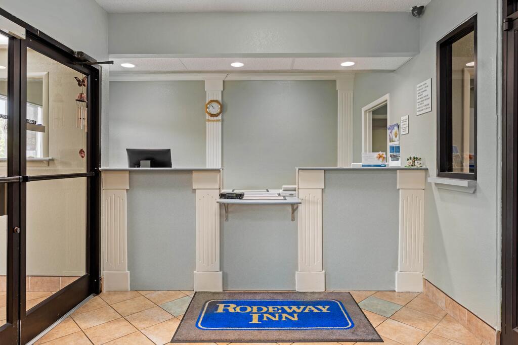 Rodeway Inn - thumb 3