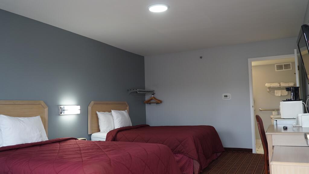 Rodeway Inn - thumb 1