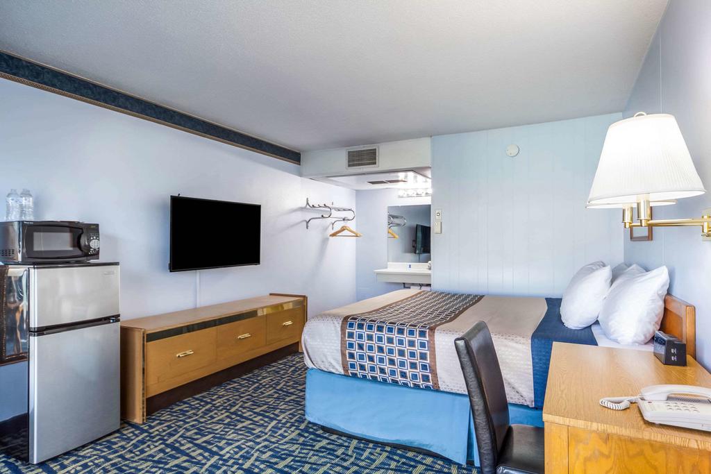 Rodeway Inn - thumb 2