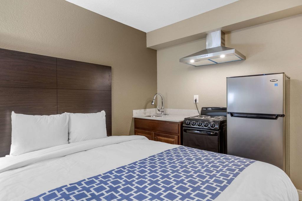 Rodeway Inn & Suites - thumb 2
