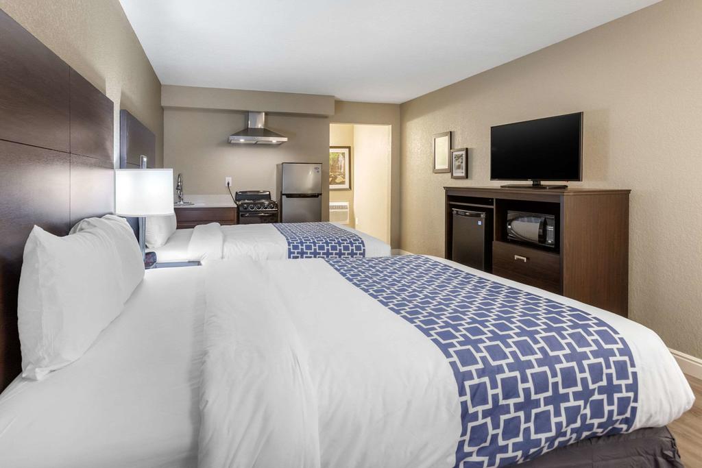 Rodeway Inn & Suites - thumb 1