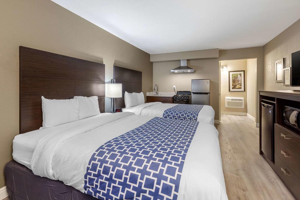 Rodeway Inn & Suites - thumb 3