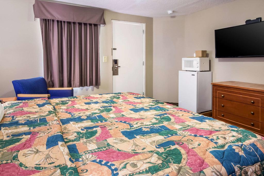 Rodeway Inn & Suites - thumb 2