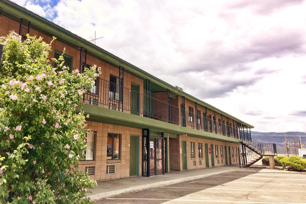 Rodeway Inn & Suites - thumb 1