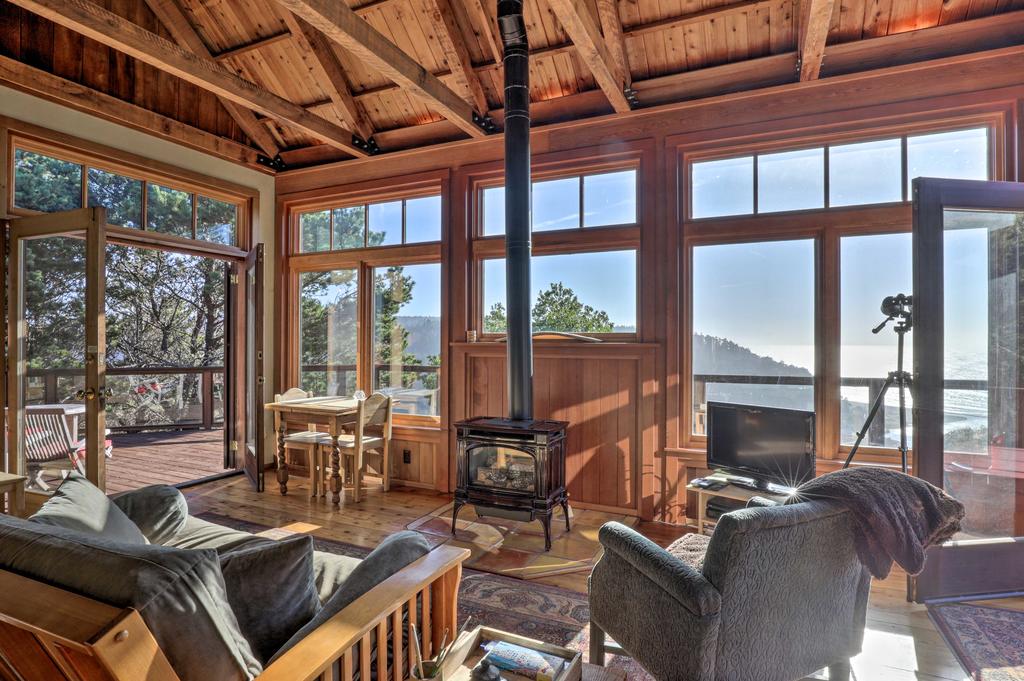 Romantic Ridgetop Escape With Hot Tub Near Mendocino - thumb 0