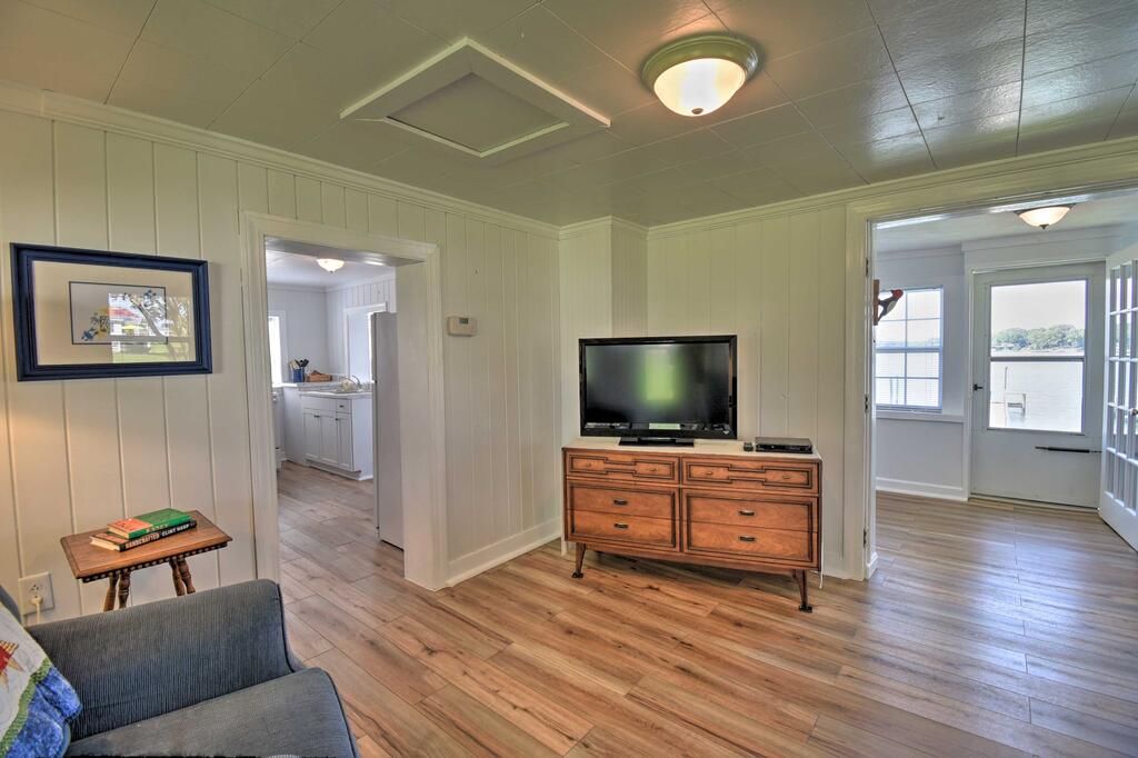 Romantic Waterfront Abode With Patio & Dock! - thumb 3