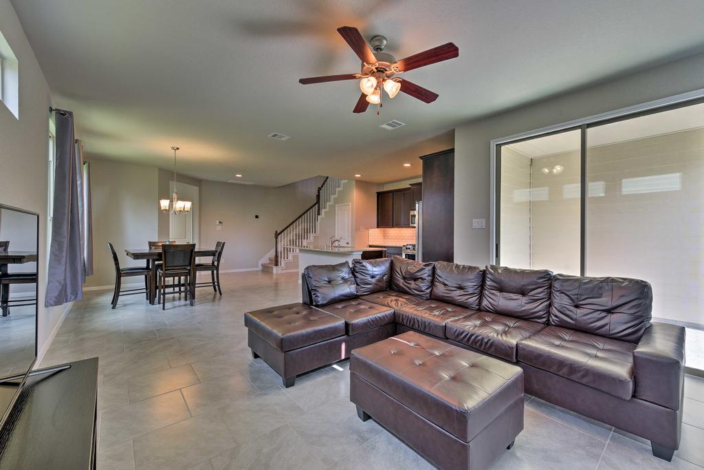 Rosenberg Townhome By Brazos Town Center! - thumb 1