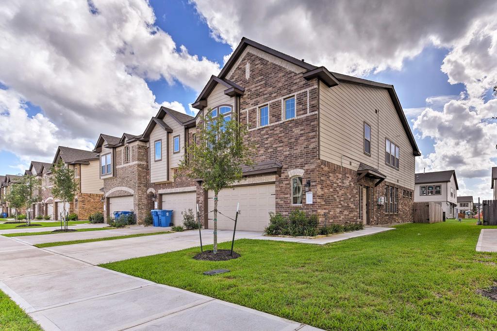 Rosenberg Townhome By Brazos Town Center! - thumb 2