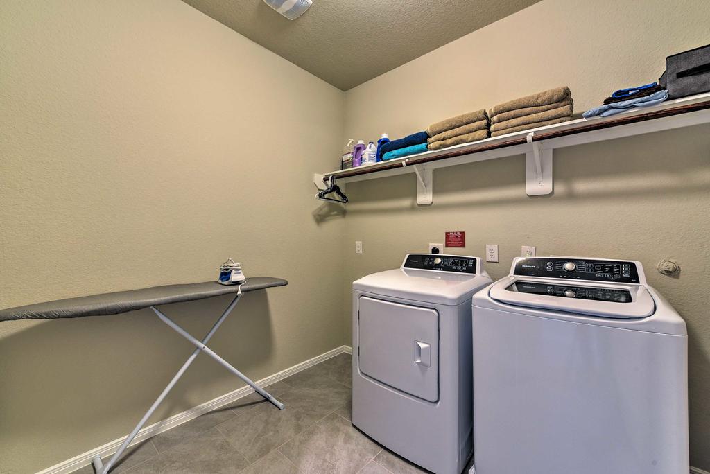 Rosenberg Townhome By Brazos Town Center! - thumb 0