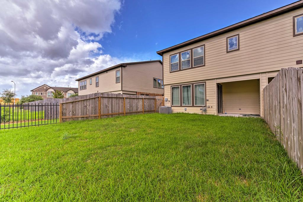 Rosenberg Townhome By Brazos Town Center! - thumb 3