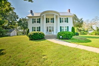 Rural  Historic Estate Home 12 Mi to Clarksville Tourism Bookings