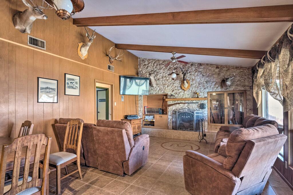 Rustic Lakefront House With Exotic Animals! - thumb 3