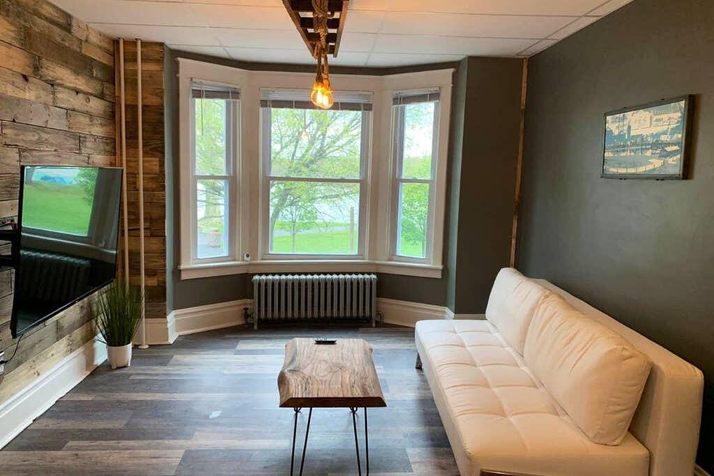 Rustic Riverfront Retreat In Midtown Harrisburg Near Hershey - thumb 1