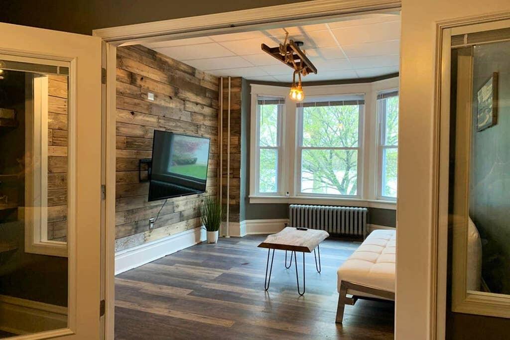 Rustic Riverfront Retreat In Midtown Harrisburg Near Hershey - thumb 2