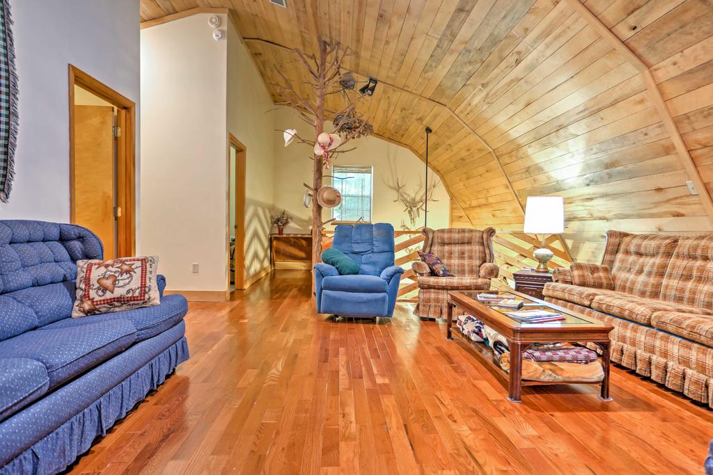 Rustic Taswell Cabin With Wooded Views -Walk To Lake! - thumb 1