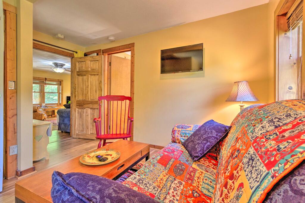 Rustic-Yet-Cozy Cabin With Views, 12Mi To Asheville! - thumb 2