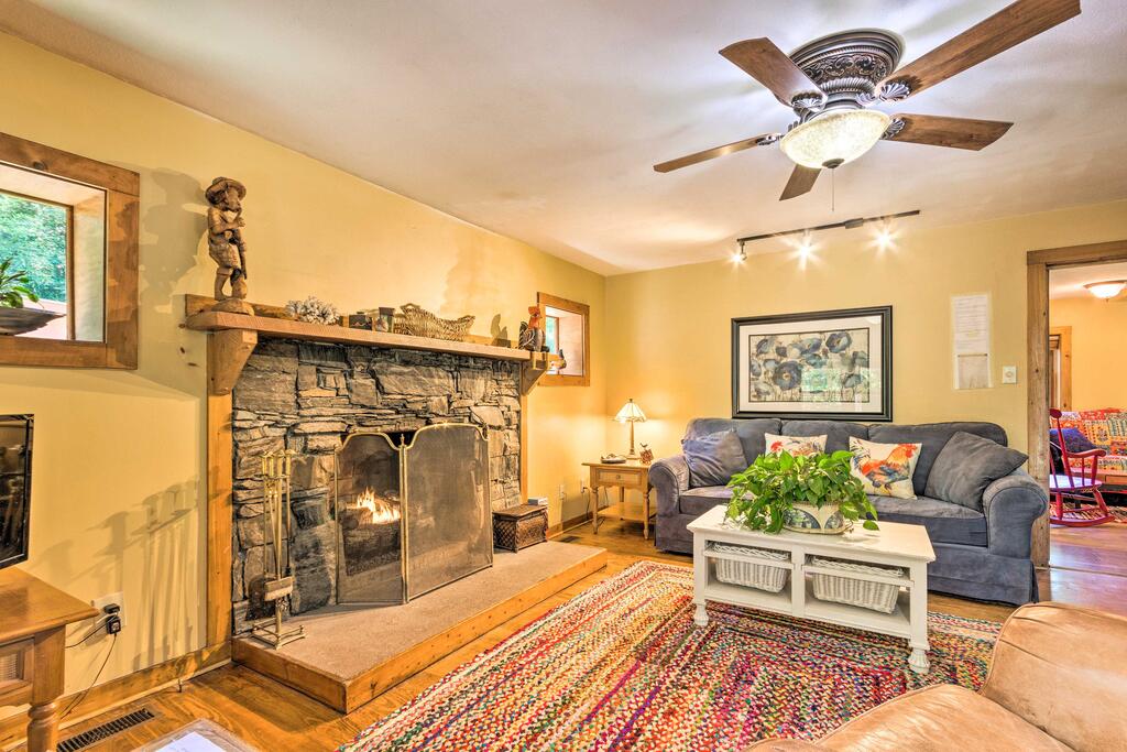 Rustic-Yet-Cozy Cabin With Views, 12Mi To Asheville! - thumb 1