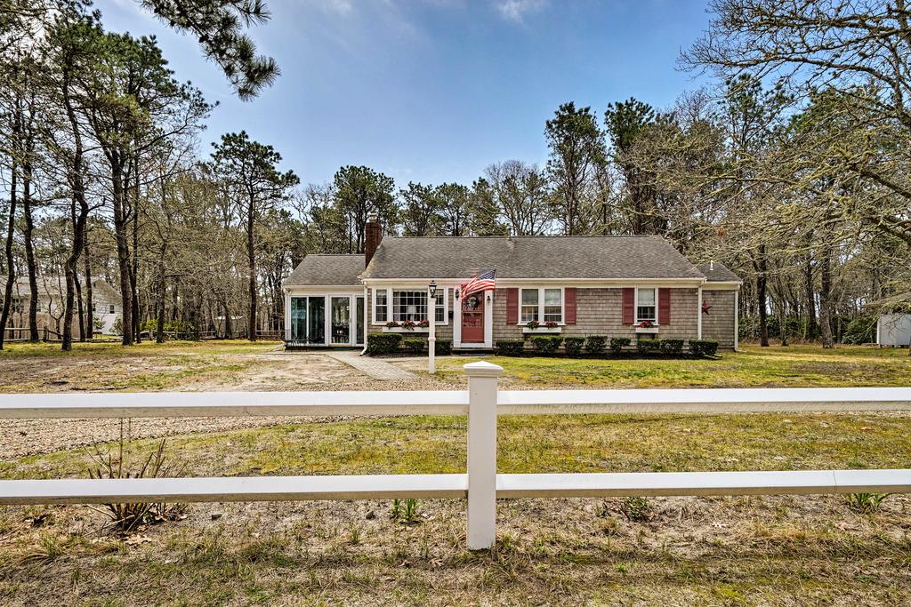 S. Yarmouth Family Home 3-Min Walk To Beach! - thumb 1