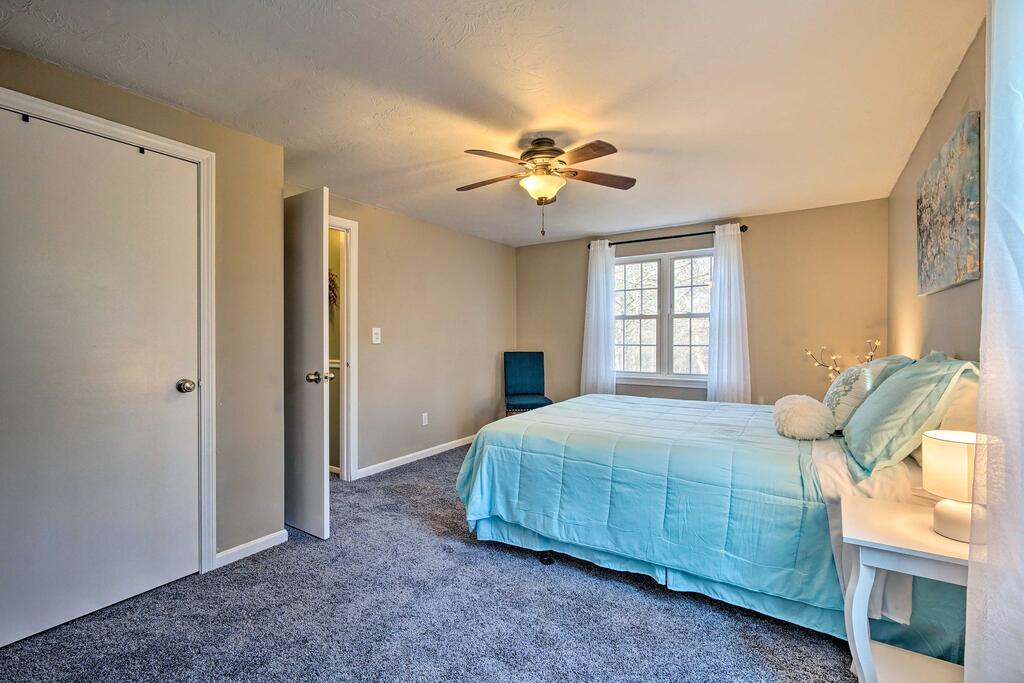 Sandwich Home With Fire Pit - 4 Mi To Downtown! - thumb 1