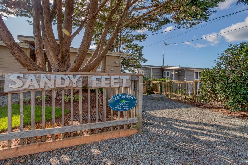 Sandy Feet - thumb 0