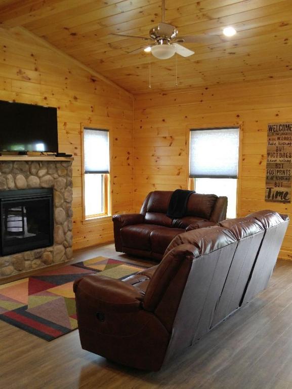 Sapphire Bear - 2 Bedrooms, 1 Baths, Sleeps 4 Home - thumb 3