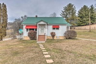 Scenic Countryside Cottage 3 Mi to New River Tourism Bookings