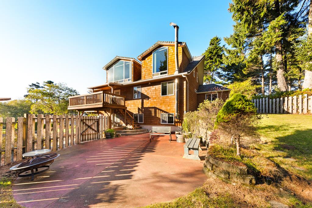 Seal Rock Getaway - thumb 1