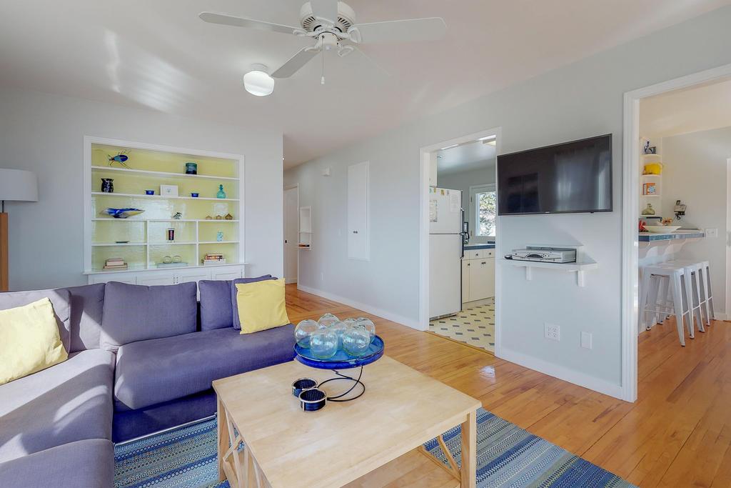 Seaside Strolls - thumb 1