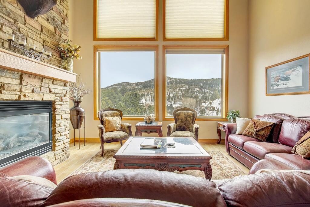 Secluded & Spacious Mountain Getaway - thumb 1