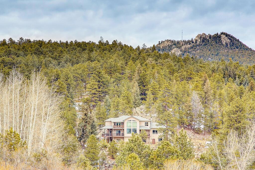 Secluded & Spacious Mountain Getaway - thumb 2