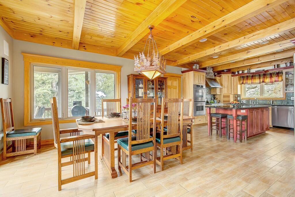Secluded & Spacious Mountain Getaway - thumb 3