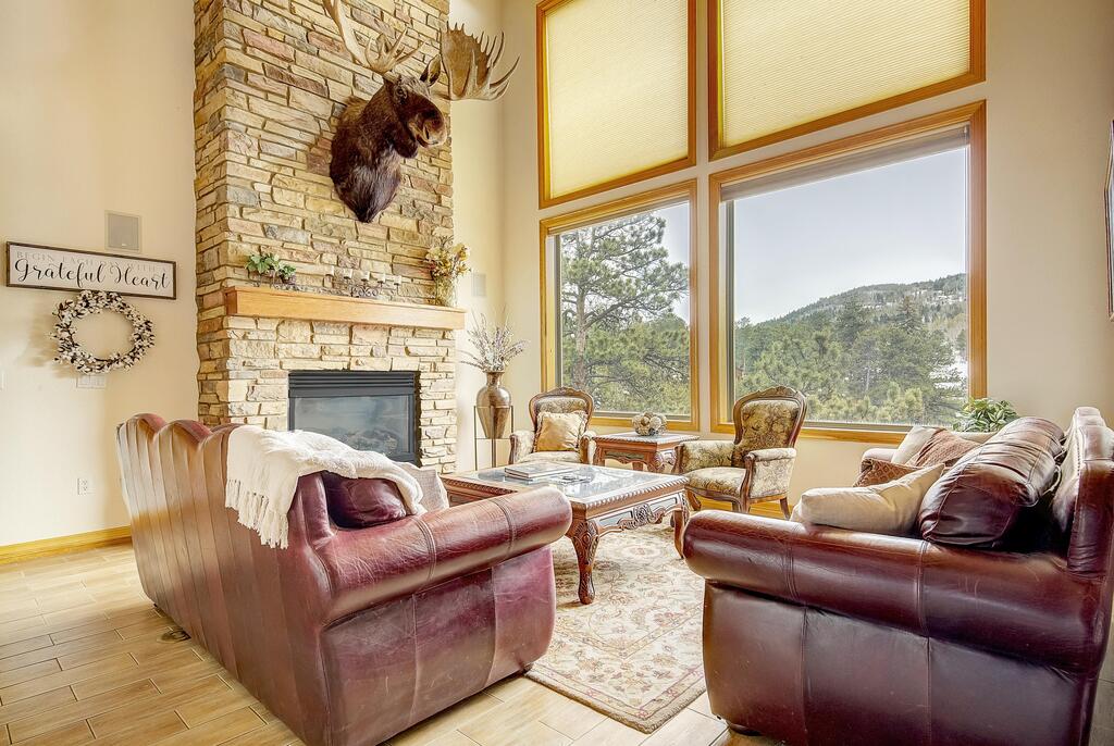 Secluded & Spacious Mountain Getaway - thumb 0