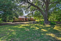 Secluded Baton Rouge Area Hideaway with Lawn USA Accommodation